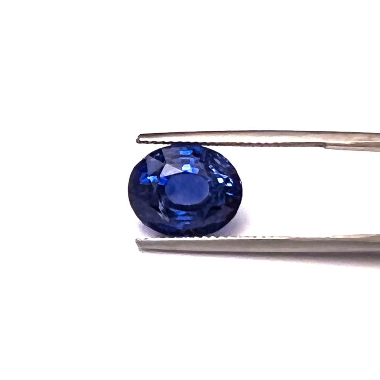 saphir-mit-zertifikat-facettiert-11.9x9.6mm-oval-7.56ct-in-blau